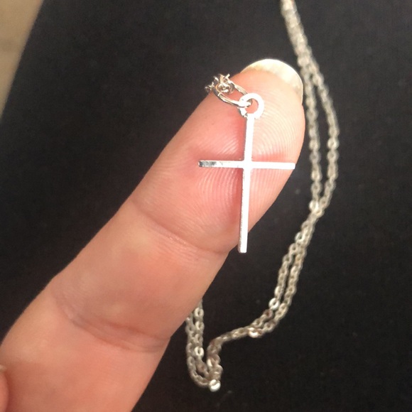 Delicate cross silver tone necklace - Picture 2 of 4